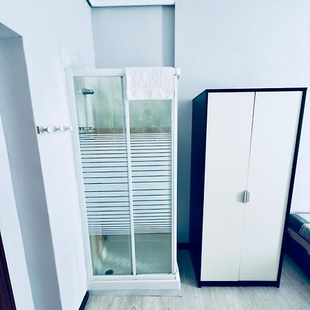 Hostal Conde De Alba Madrid Esterno foto