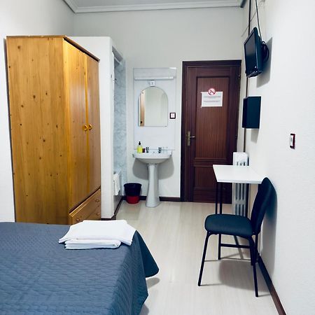 Hostal Conde De Alba Madrid Esterno foto