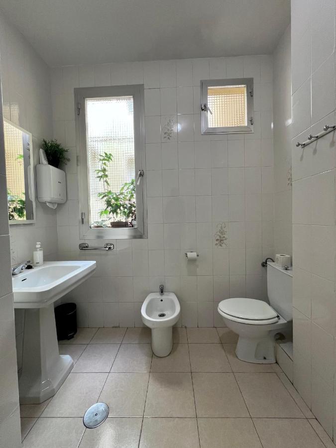 Hostal Conde De Alba Madrid Esterno foto