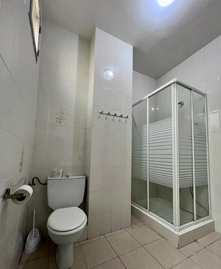 Hostal Conde De Alba Madrid Esterno foto