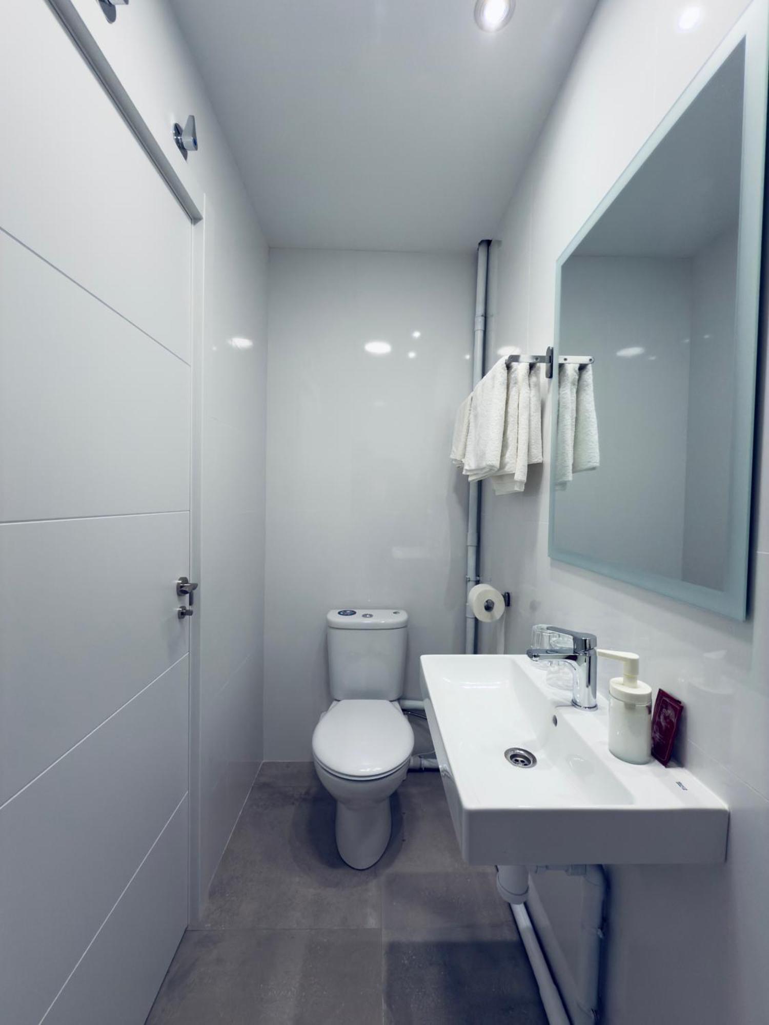 Hostal Conde De Alba Madrid Esterno foto