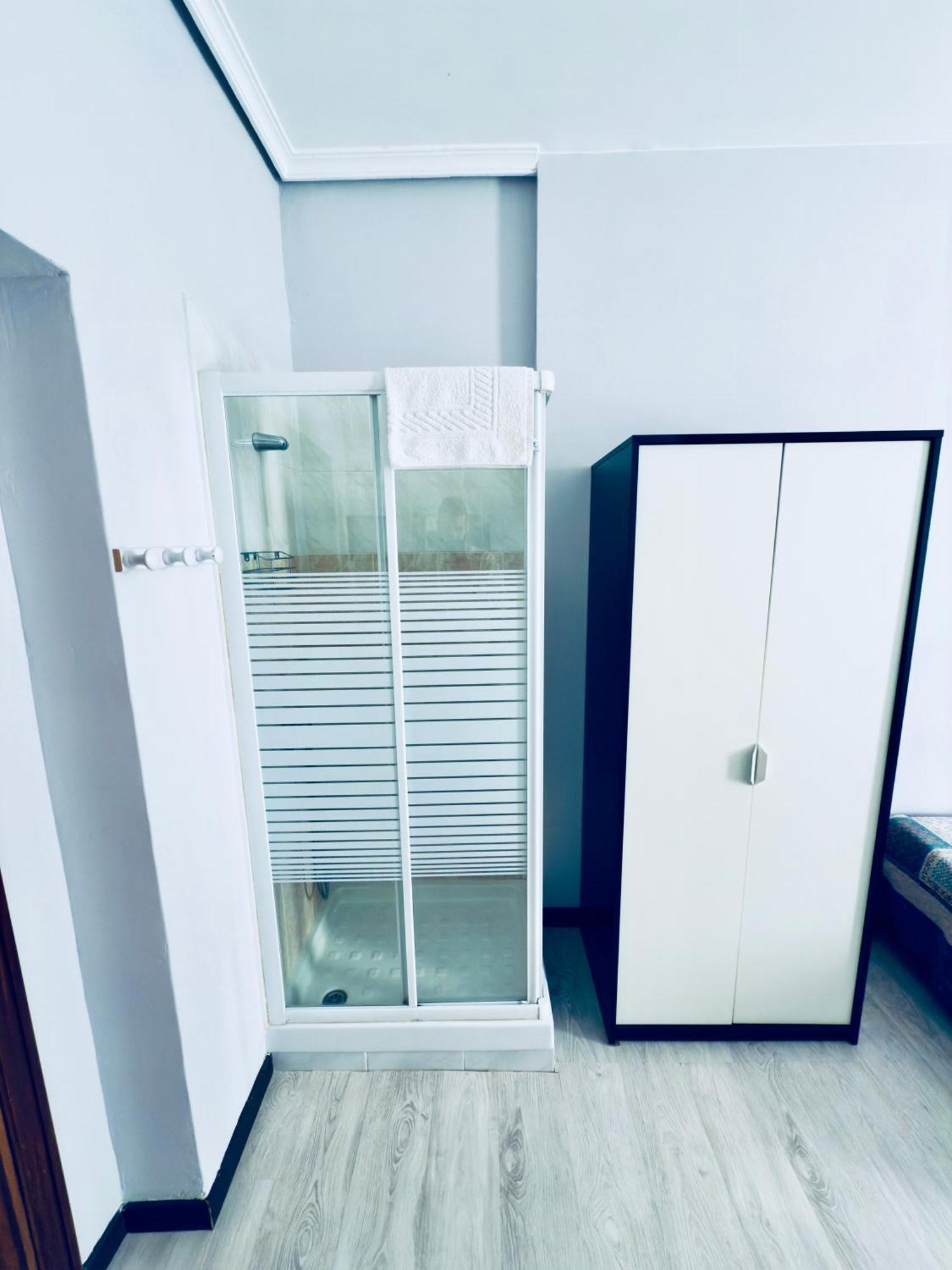 Hostal Conde De Alba Madrid Esterno foto
